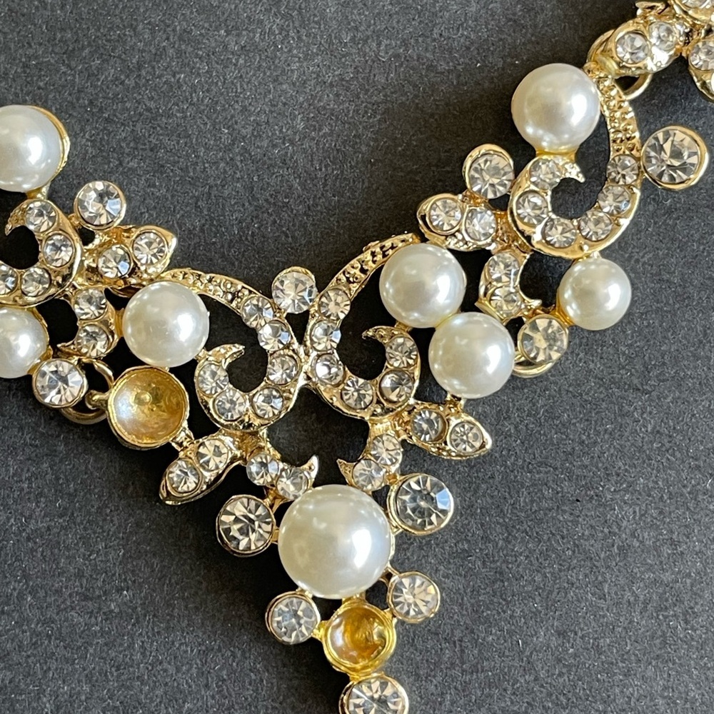 womens necklace Elegant Goldden color and Pearl Necklace party wedding vacation